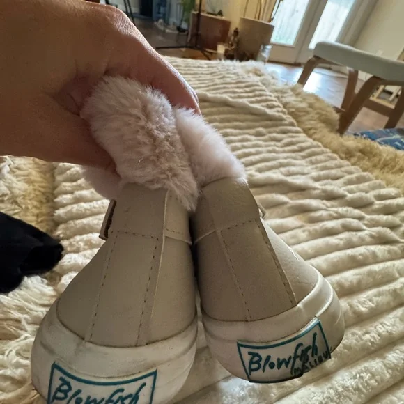 Blowfish Cream Boots with Cozy Lining - Picture 5 of 5